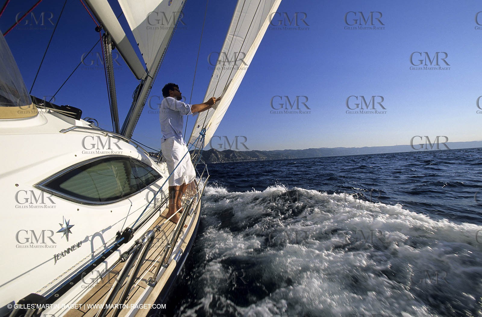 Crusing monohull sailing