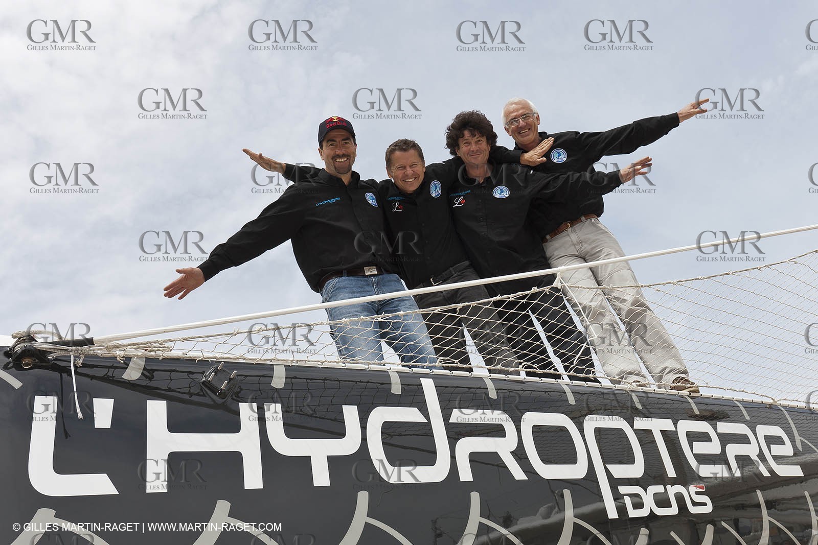 18 04 2012 - La Ciotat (FRA,13) - L'Hydroptère en préparation - Présentation du  nouvel équipage - Luc Alphand, Alain Thébault, Jean Le Cam, Yves Parlier