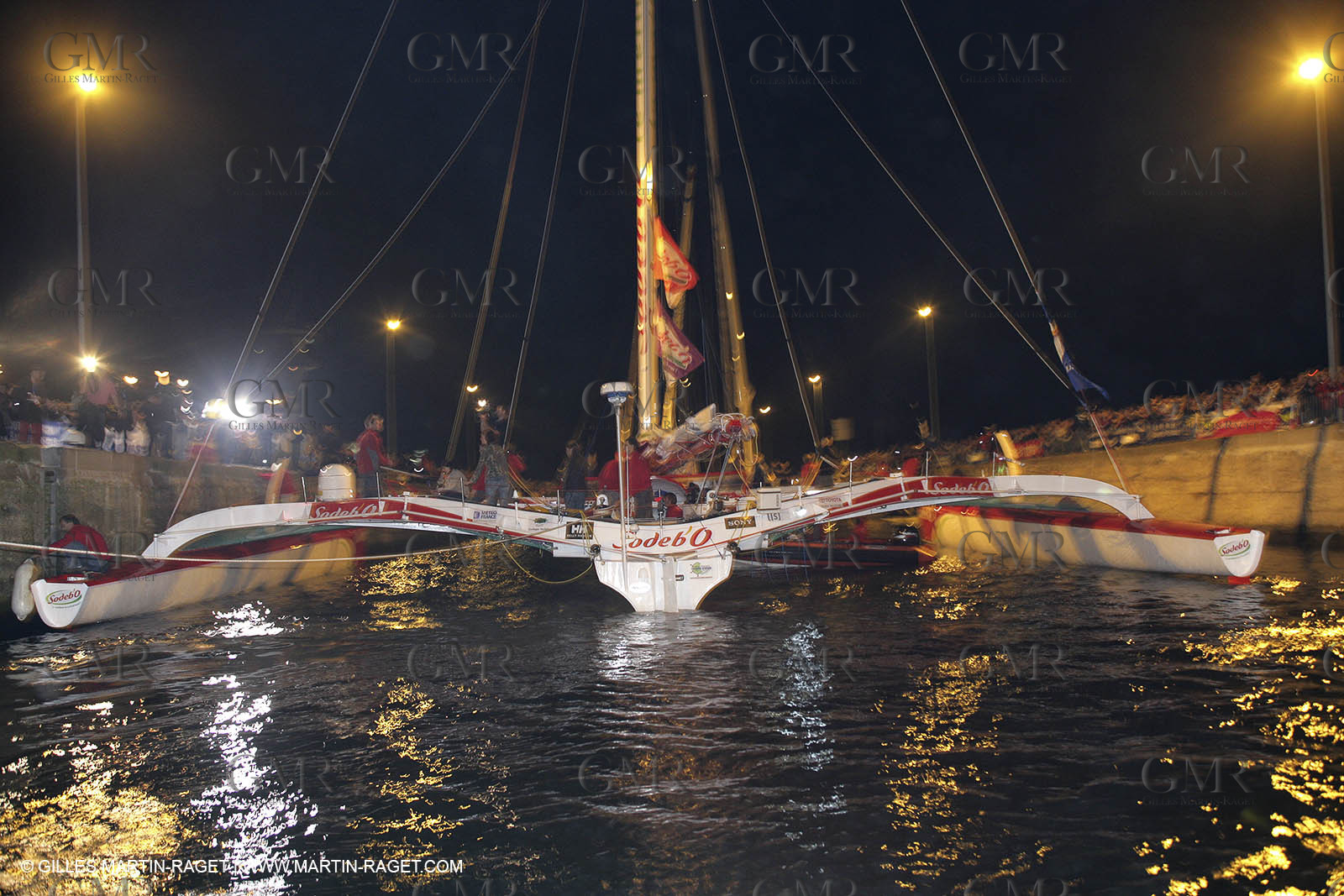 27 10 2006 - Saint Malo (FRA) - Route du Rhum 2006 - Thomas Coville - Sodeb'O - Lock passage