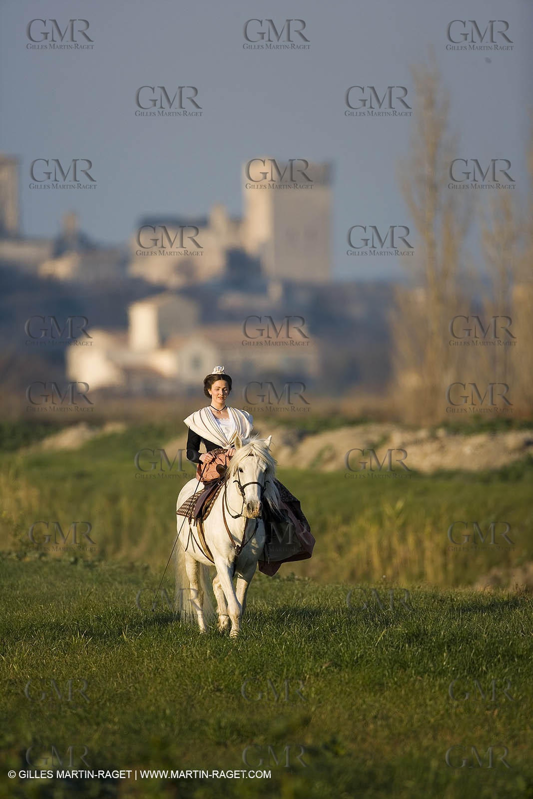 23 02 2007 - Arles, Nathalie Chay, Queen of Arles - Amazone horse riding