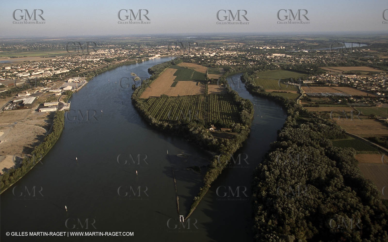 Rhône delta separation before Arles