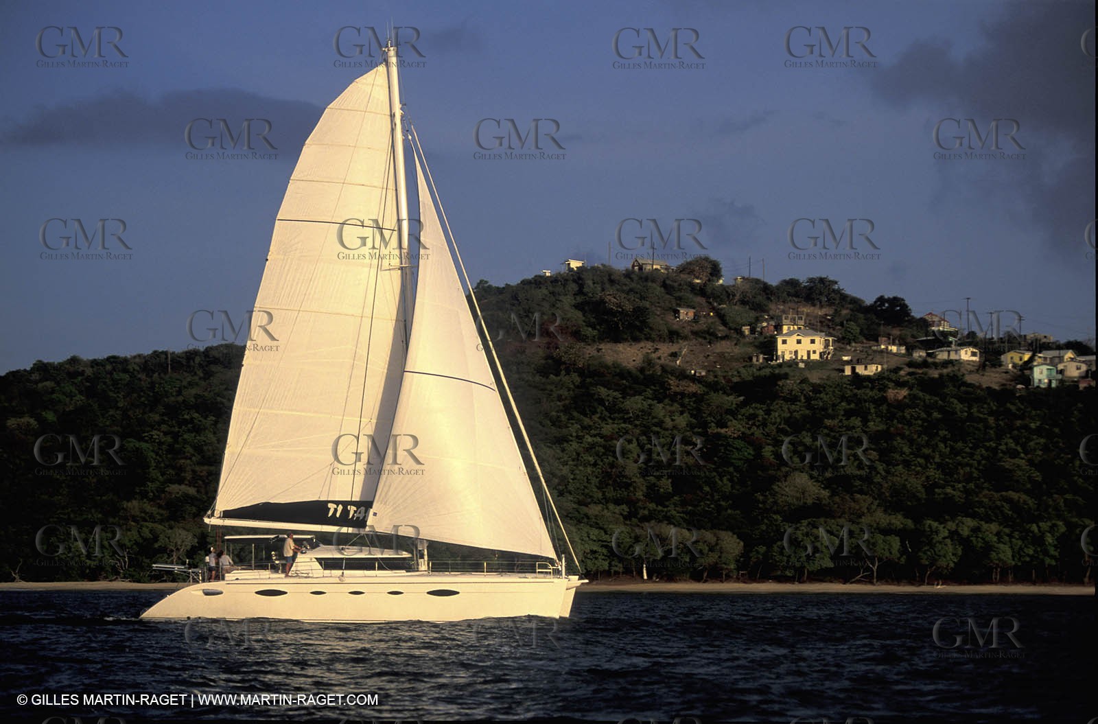 Multicoque sous voile