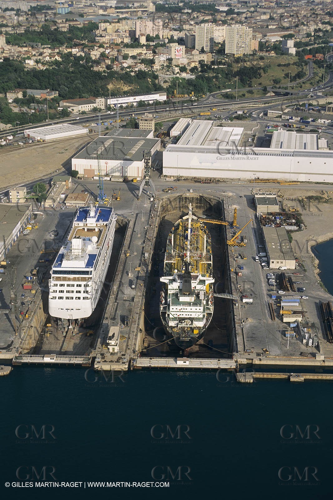 Monde maritime, opérations porturaires, ports, manoeuvres, marine world, harbour operations, maritime shipping,