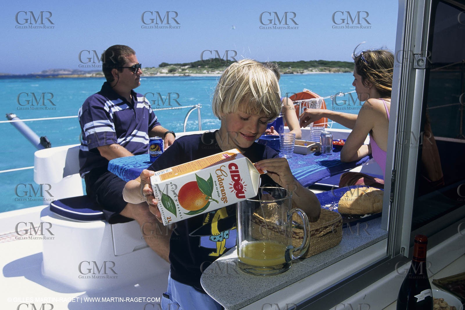 Sailing, cruising, children onboard