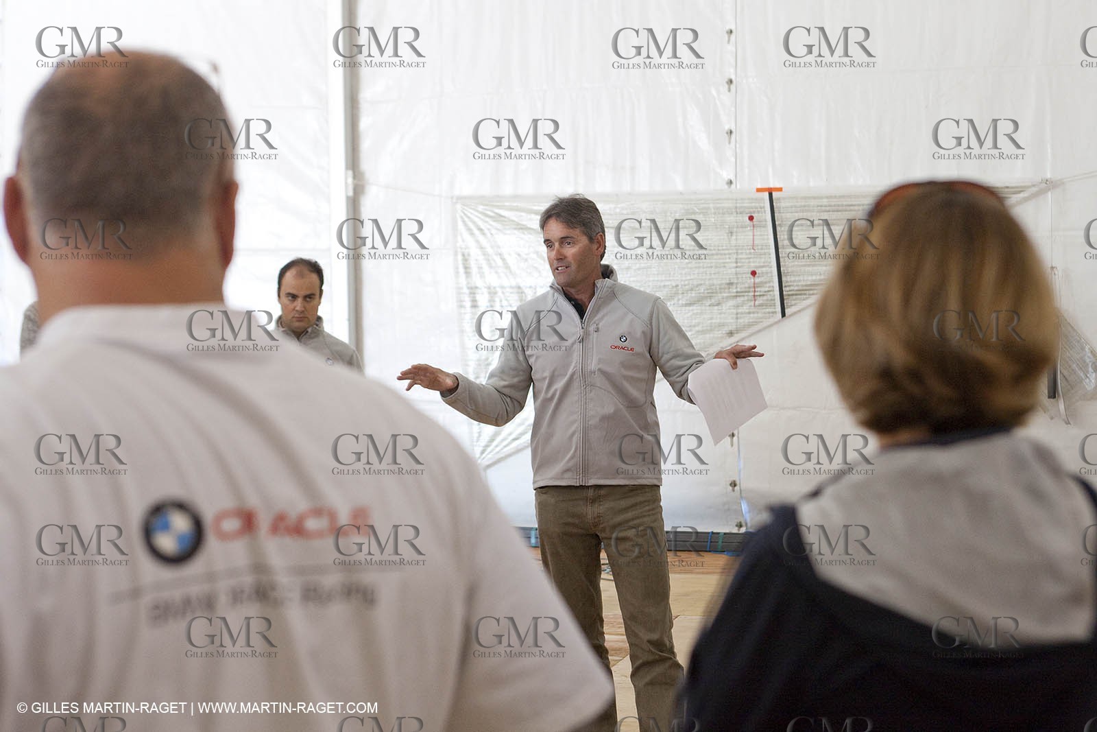15 11 2009 - San Diego (USA, CA) - 33rd America's Cup - BMW ORACLE Racing - Wing trials, Day 4 - Team meeting - Russell Coutts