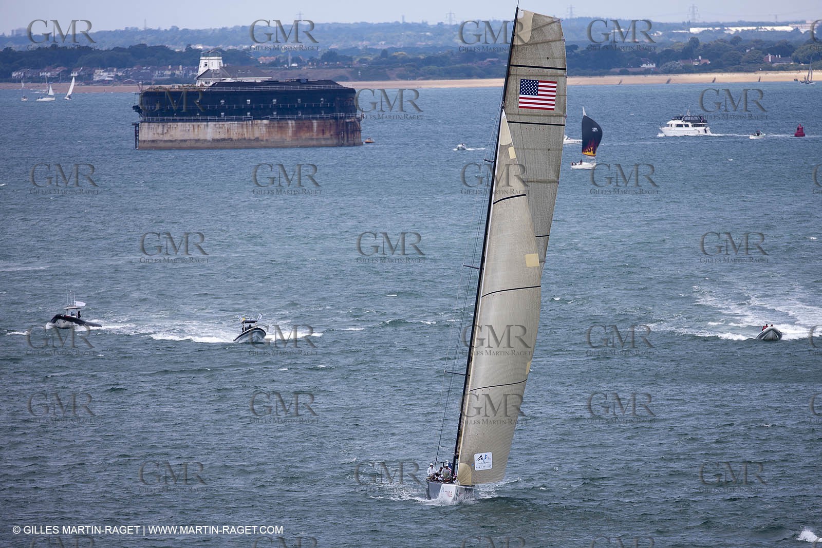 05 08 2010 - Cowes (UK, IOW) - The 1851 Cup -  BMW ORACLE Racing - Round The Island Race - Rounding  No Man's Land fort