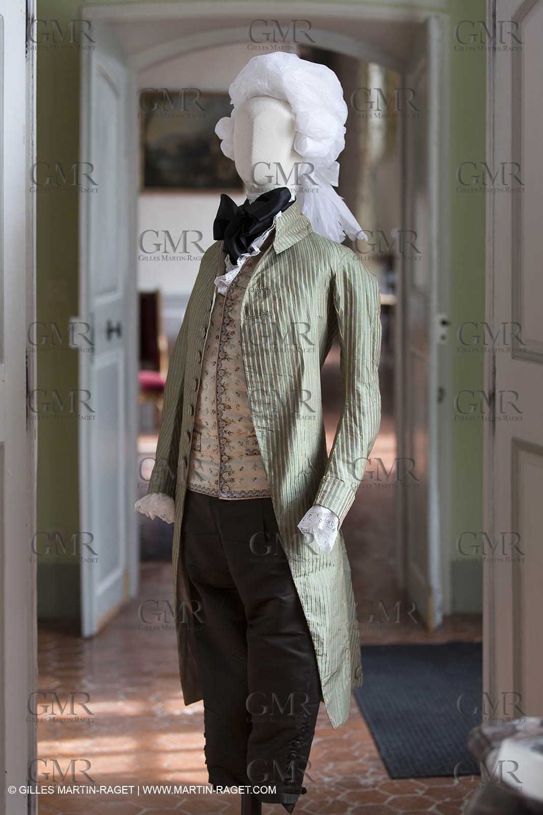 31 10 2013 - Ansouis (FRA,84) - Ansouis castle - Costumes of the exhibit Men costumes