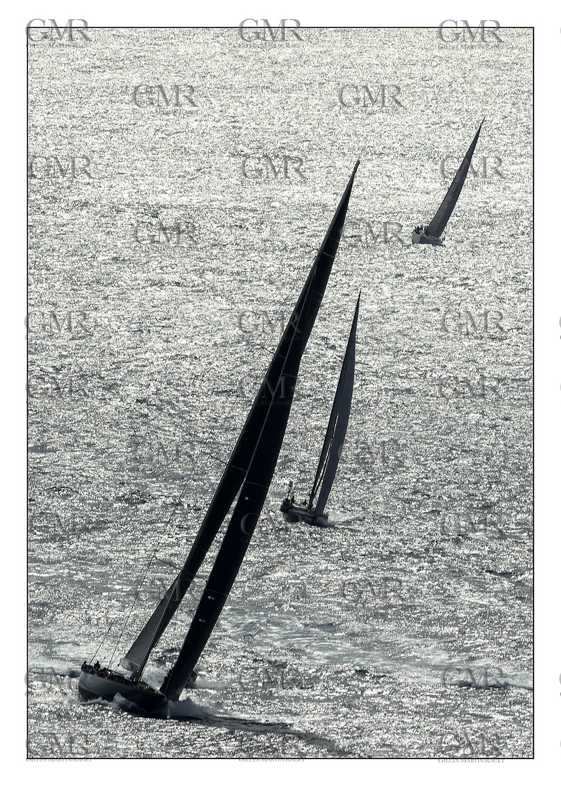 Produit : Tirage photo réalisé par nos soins sur imprimante jet d'encre professionnelle Epson à partir de 8 encres ultrachrome inaltérables (label Digigraphie).Formats au choix : . 30x40 cm. 50x70 cm. 80x120 cm.Choix des papiers :. Papier standard brillant 250 gr., filet noir, marge blanche, tirage non signé. Papier haut de gamme satiné 290 gr. filet noir, marge blanche, tirage vérifié et signé par l'auteur.. Autres supports (canvas, acrylique, dibond) sur demandeConditionnement : tube cylindrique renforcé.Options pour l'expédition : . colissimo + dépôt boîte aux lettres (France uniquement). Colissimo avec signature à réception. Transporteur express (2 jours ouvrés) avec signature à réceptionCliquez sur caddie pour sélectionner votre formule et démarrer la procédure de commande en ligne