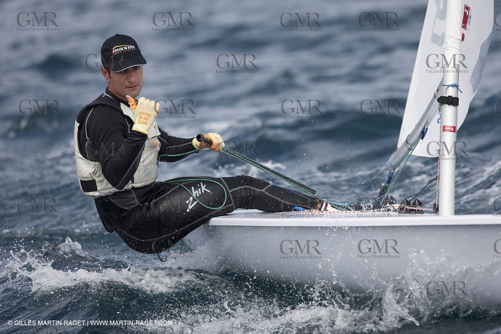 20 04 2010 - Hyères (FRA,83) - SOF 2010 - Zhik Team - Laser Men - Javier Hernandez