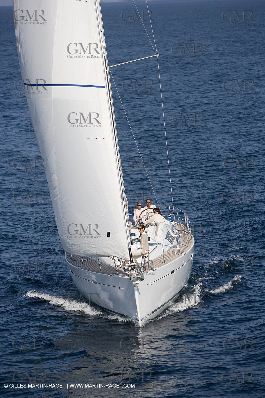 Crusing monohull sailing