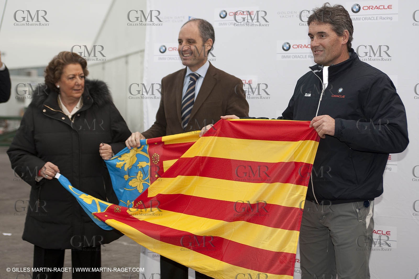 19 01 2010 - Valencia (ESP) - 33rd America's Cup - BMW ORACLE Racing - Francisco Camps (Generaliat Valenciana president) and Rita Barbeira (Valencia mayoress) visit -  - With Russell Coutts