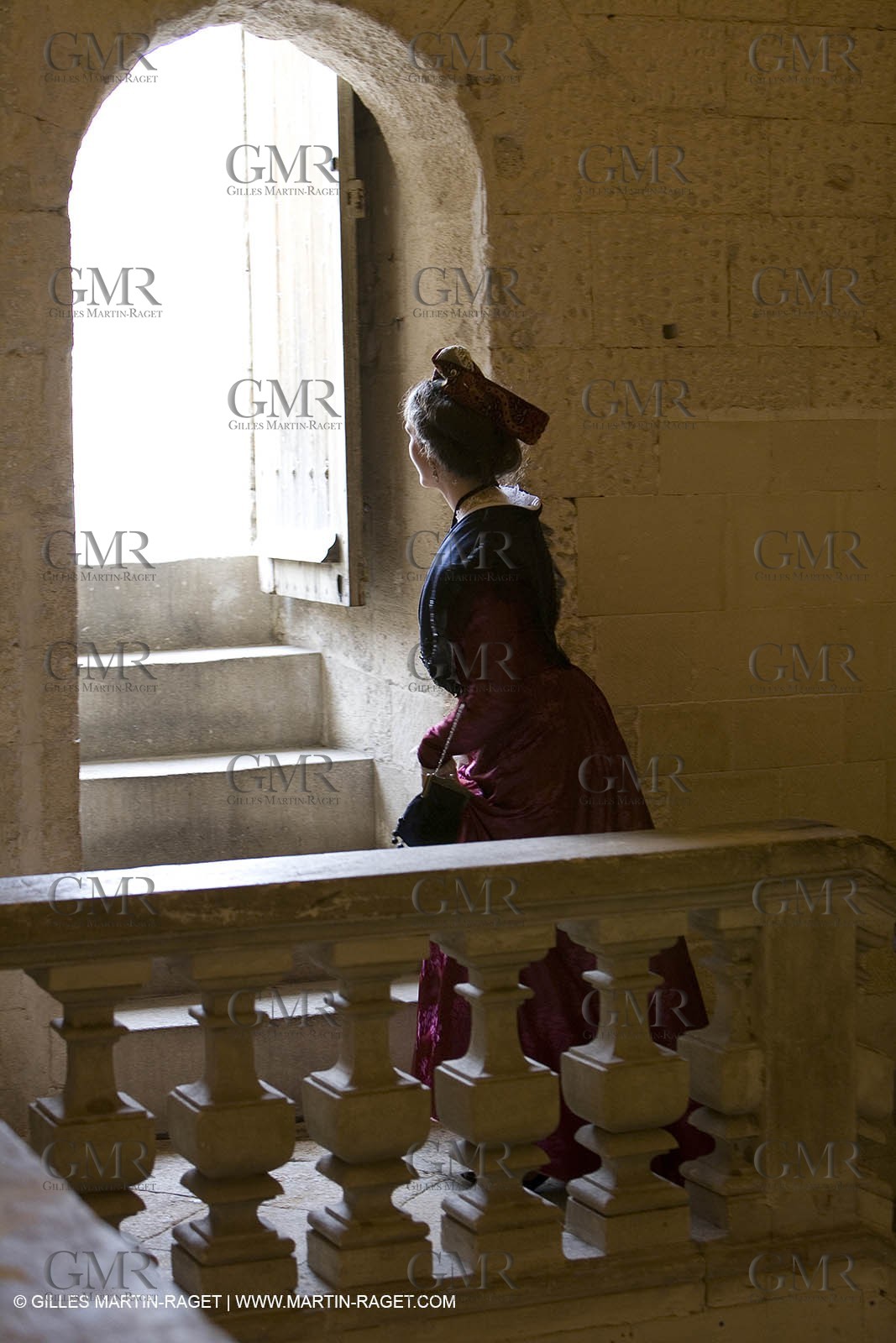 04 03 2007 - Arles (13, FRA) - Reine d'Arles et ses demoiselles d'honneur - Essayages costumes d'hiver