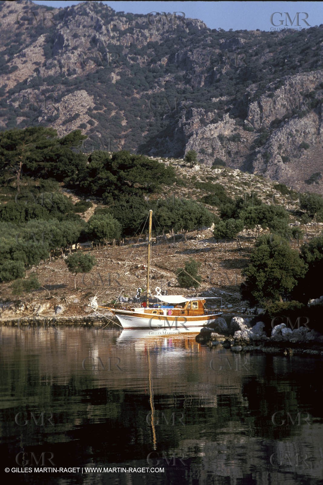 Cruising monohull mooring