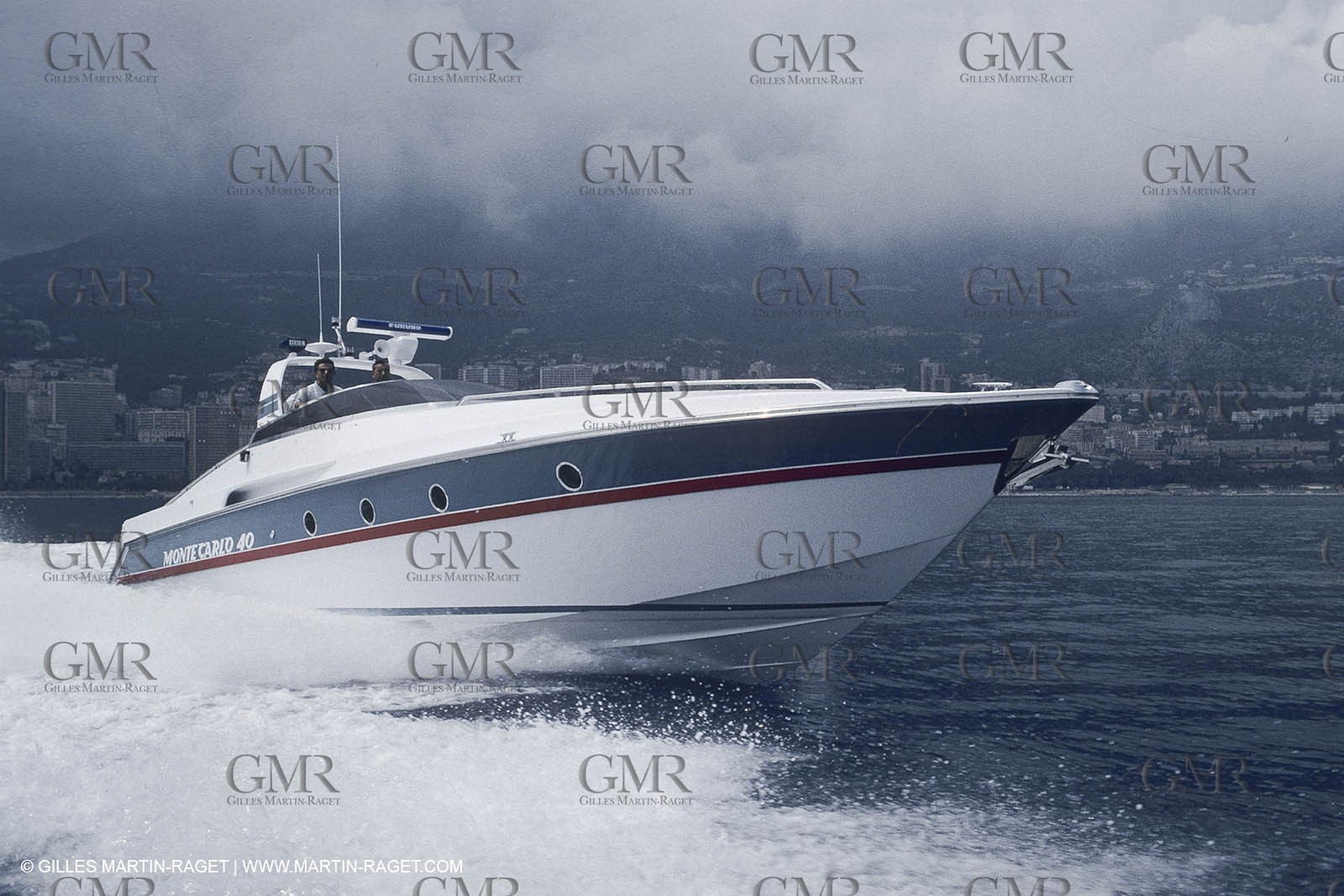 Powerboating, cruising, Running