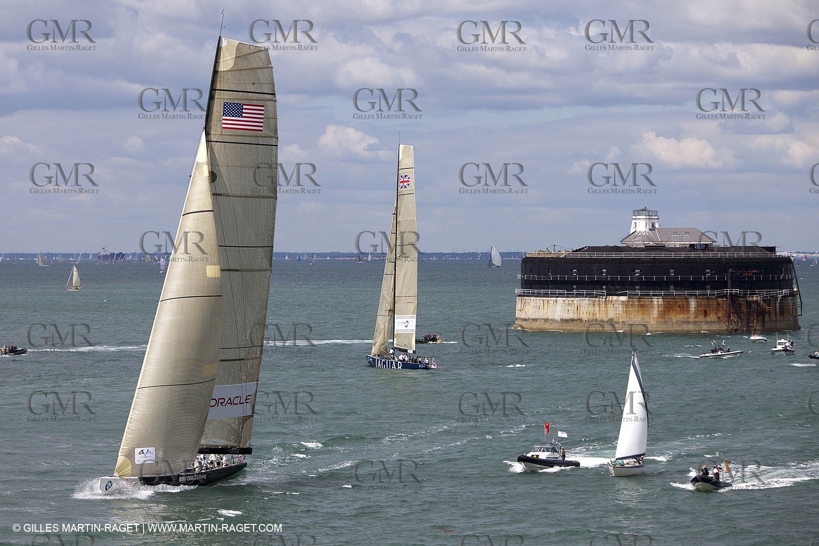 05 08 2010 - Cowes (UK, IOW) - The 1851 Cup -  BMW ORACLE Racing -  - Round The Island Race - Rounding Nab Tower.