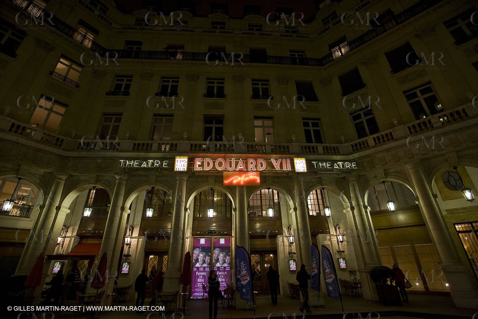 12 08 08 - Paris (FRA) Edouard VII theater - French Sailing Federation - Champions party - French Sailor of the year : Francis Joyon