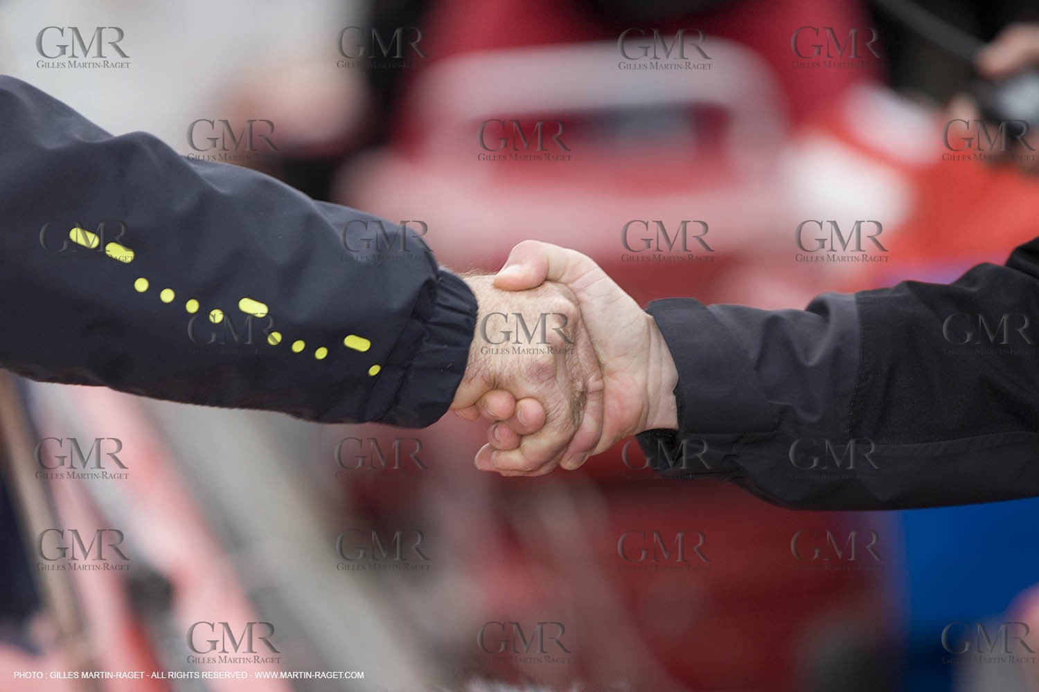 03 11 2008 - Les Sables d'Olonne (FRA,85) - Vendée Globe 2008 - Dockside ambiances - last moments with friends and family before the start