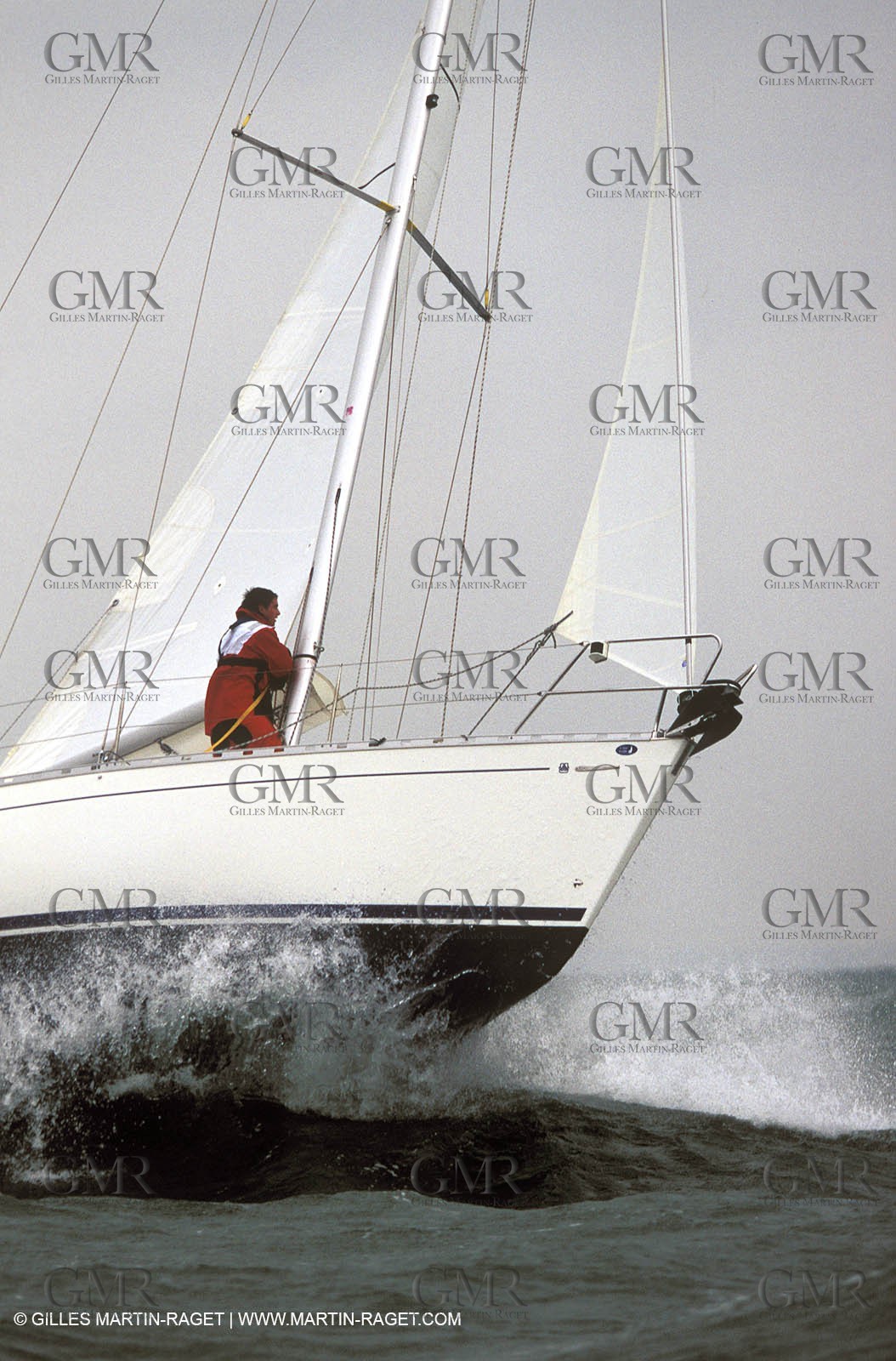 Crusing monohull sailing