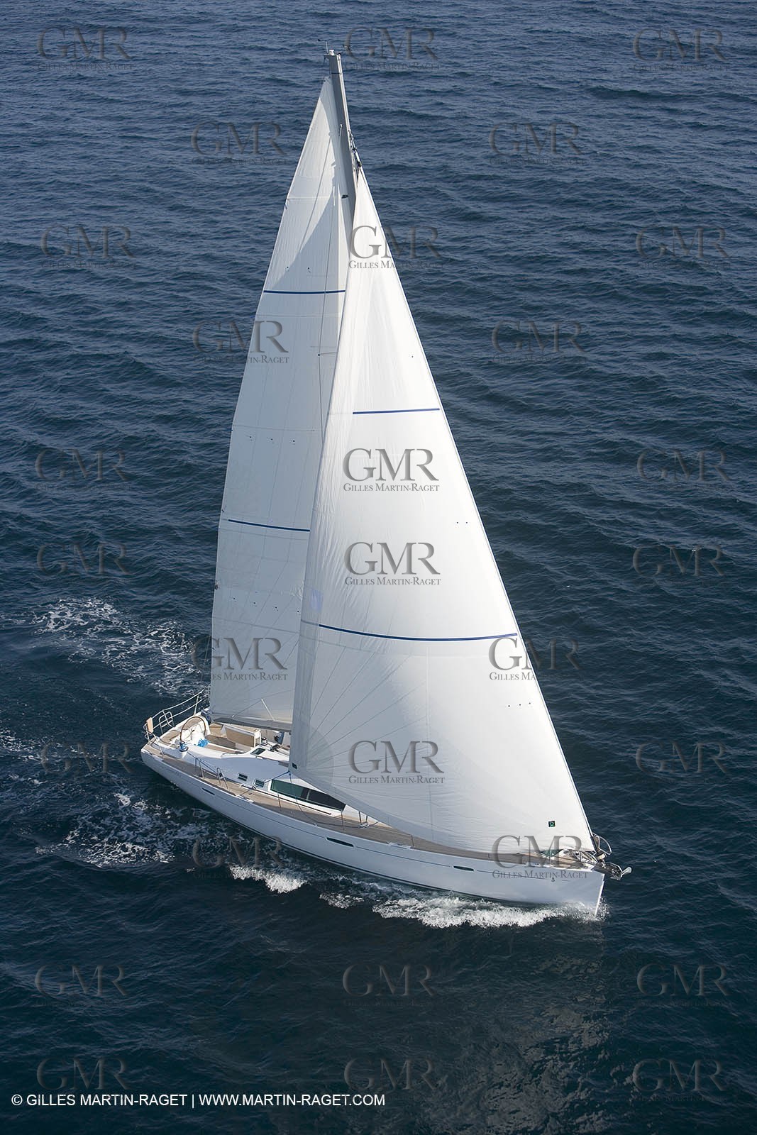 Crusing monohull sailing
