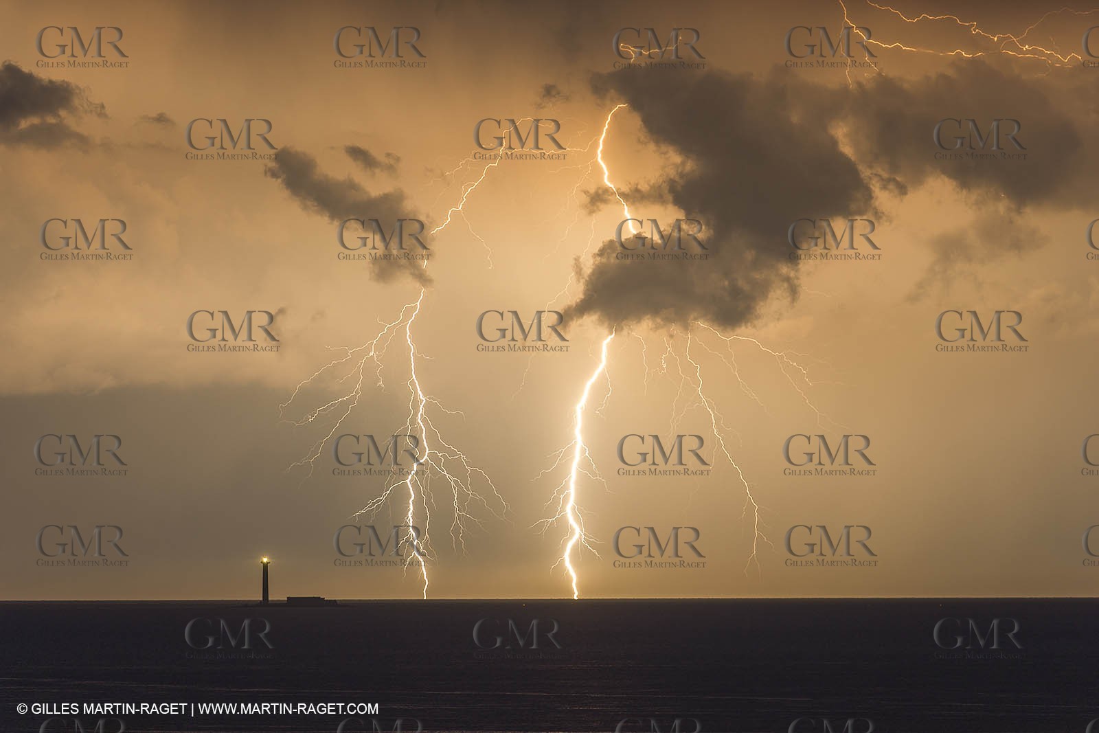 Thunderstorm over Planier island lighthouse - Marseille (FRA,13) - 18 06 2014