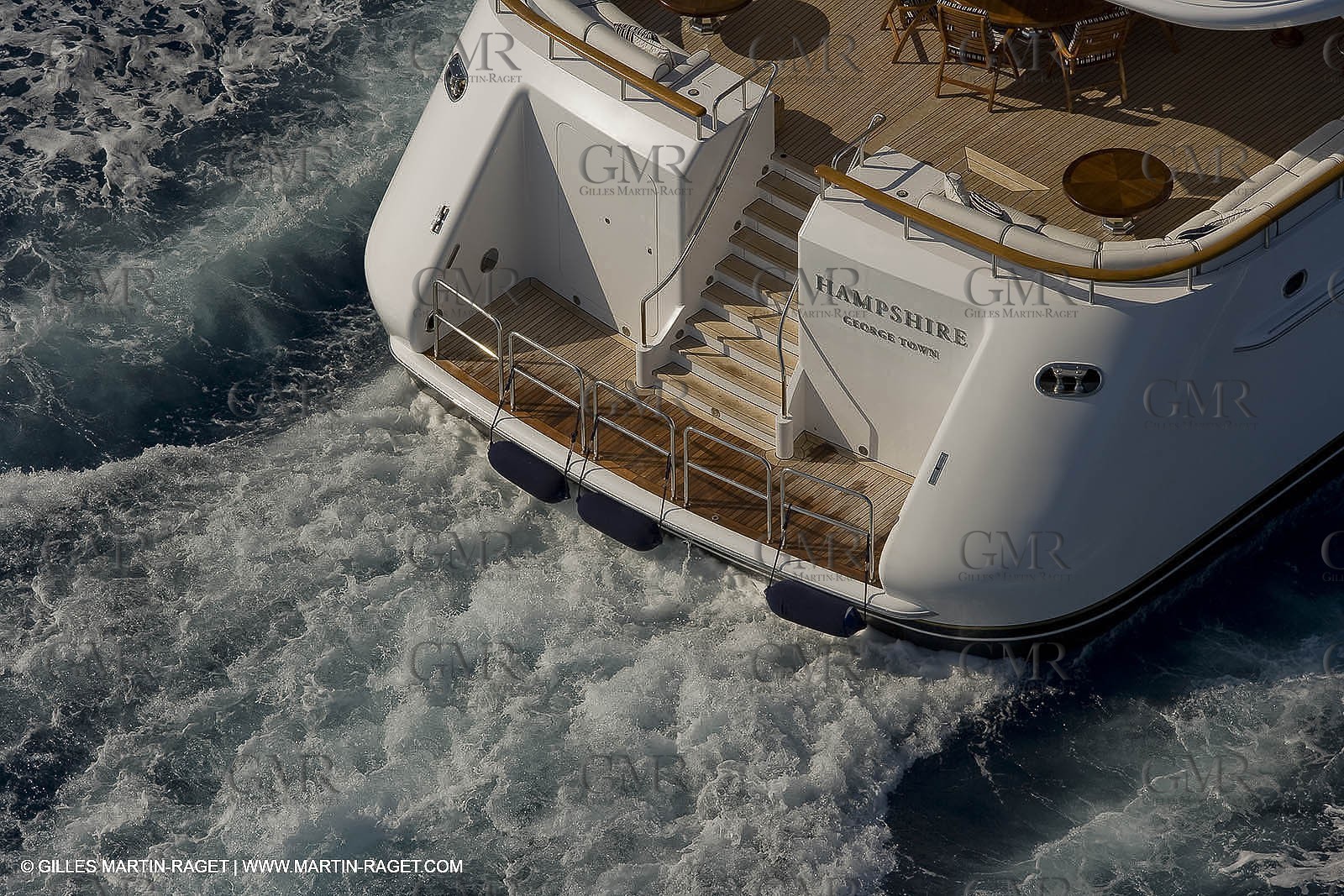 28 07 2007 - St Jean Cap Ferrat - SuperYachts - Motor Yachts - Hampshire