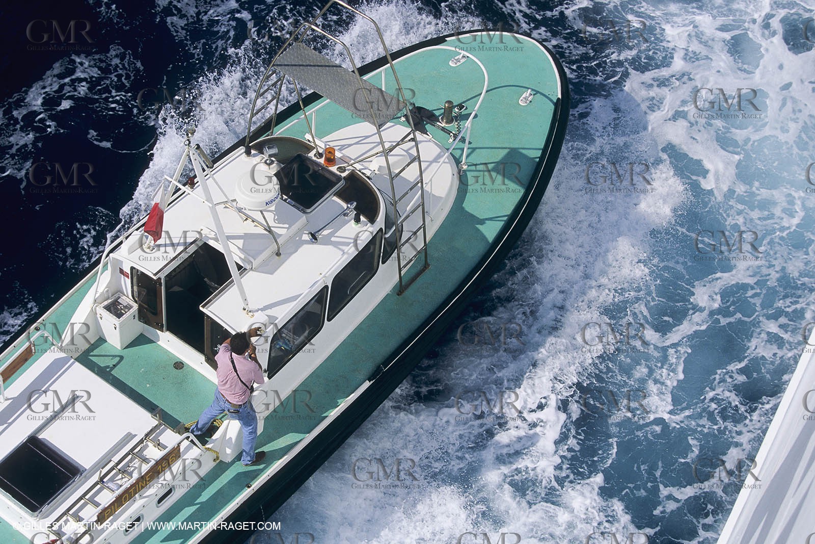 Monde maritime, opérations porturaires, ports, manoeuvres, marine world, harbour operations, maritime shipping,