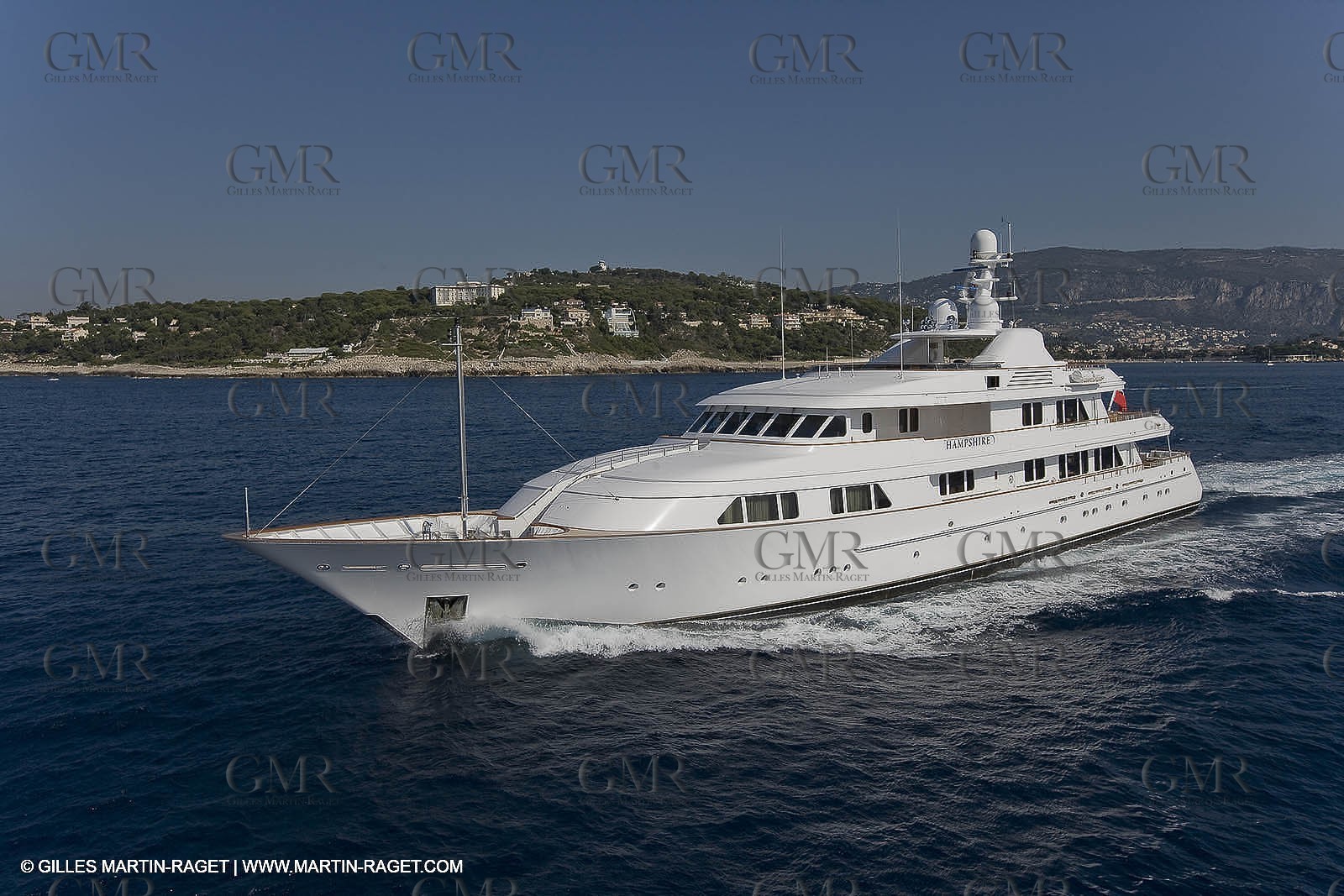 28 07 2007 - St Jean Cap Ferrat - SuperYachts - Motor Yachts - Hampshire