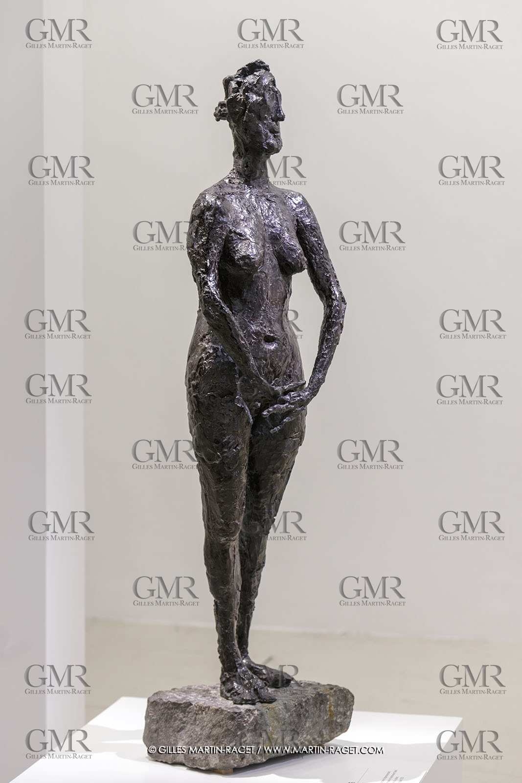02 05 2023, Paris (FRA), oeuvre de Germaine Richier, Exposition Centre Pompidou 2023,  La Vierge Folle, 1946, Bronze patiné foncé sur socle en calcaire gris, Fondeur C.Valsuani, Paris, 133 x 38 x 24 cm, Kunstmuseum Basel, Bâle, Propriété de la Confédération suisse, Office fédéral de la Culture, Berne (déposé en prêt permanent au Kunstmiseum Basel), 1953