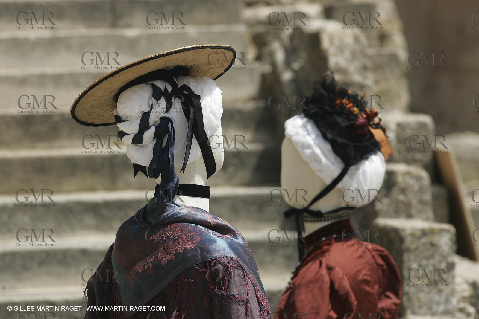 May 2004 - La Tour d'Aigues (FRA, 84) - Old costumes for women of the South exhibition