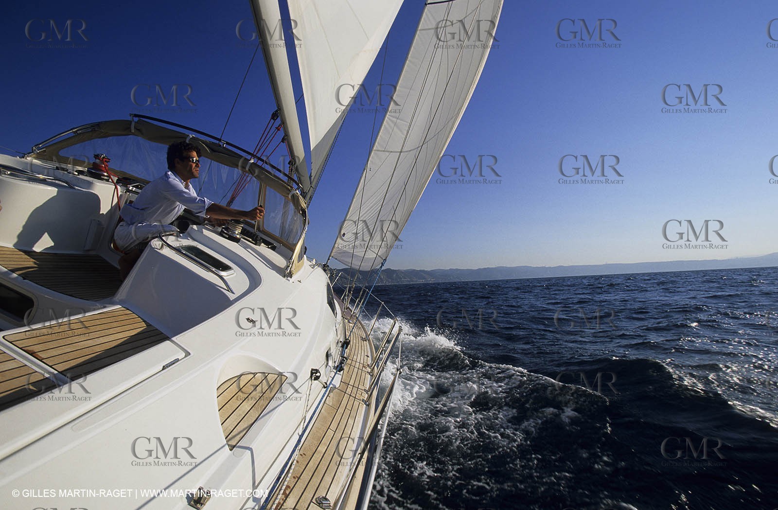 Crusing monohull sailing