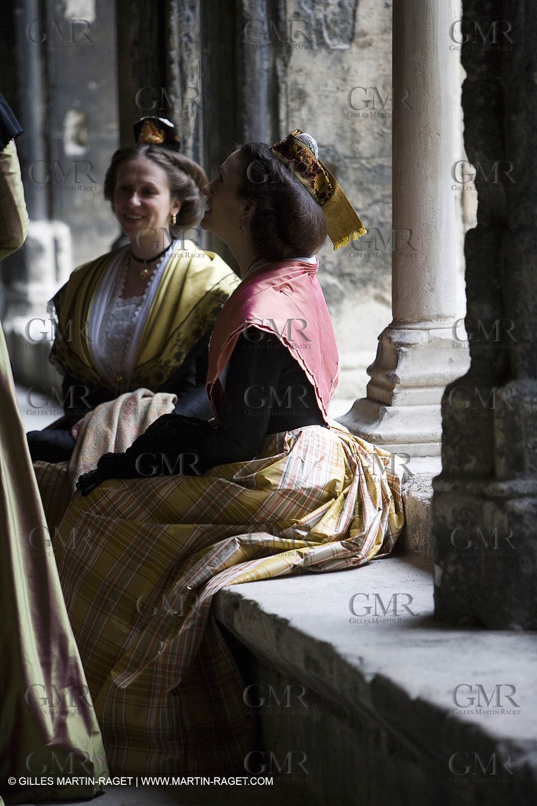 04 03 2007 - Arles (13, FRA) - Reine d'Arles et ses demoiselles d'honneur - Essayages costumes d'hiver