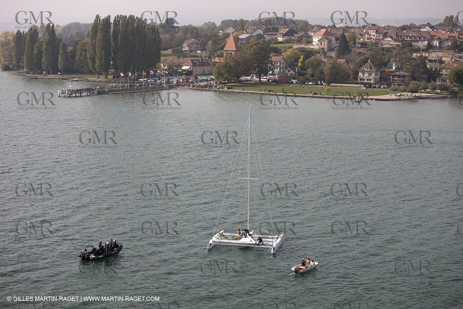 08 10 10 - St Sulpice (SUI) - Hydroptere.ch touches water