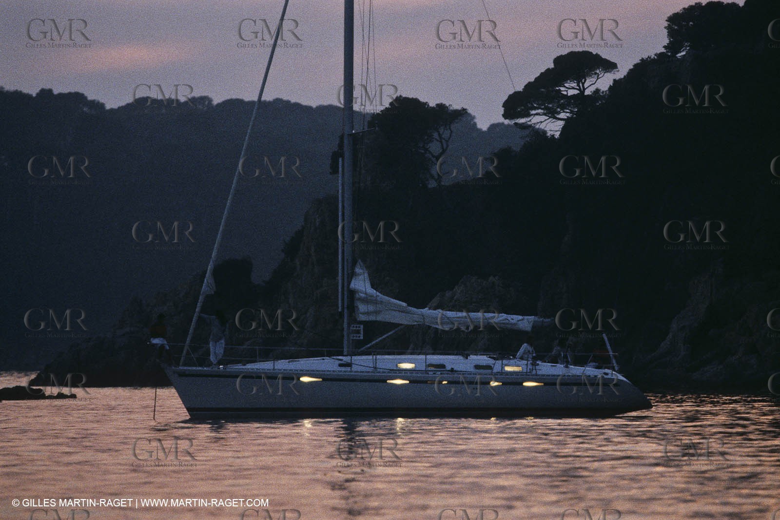 Voile, Croisière, monocoques au mouillage