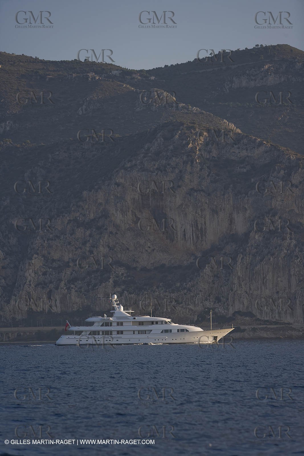 28 07 2007 - St Jean Cap Ferrat - SuperYachts - Motor Yachts - Hampshire