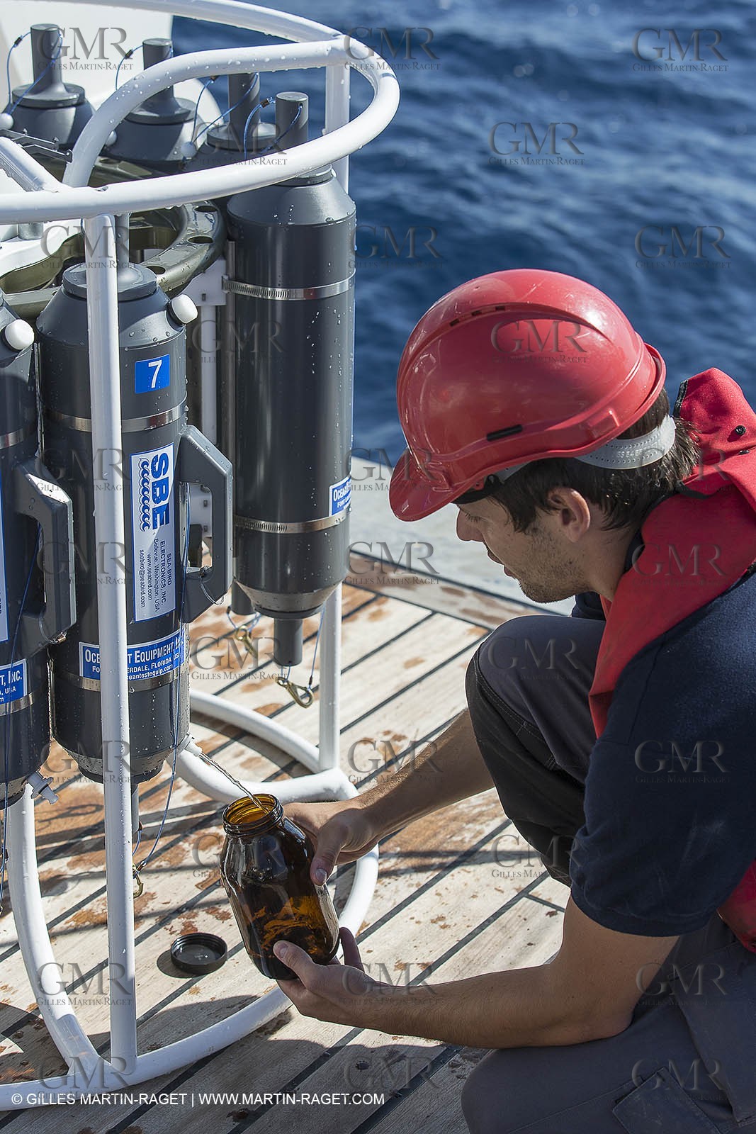 11 09 2014 - la Ciotat (FRA,13) - onboar Al Azzizi, oceanographic research ship buit by H2X boat yard, measure devices manipuation