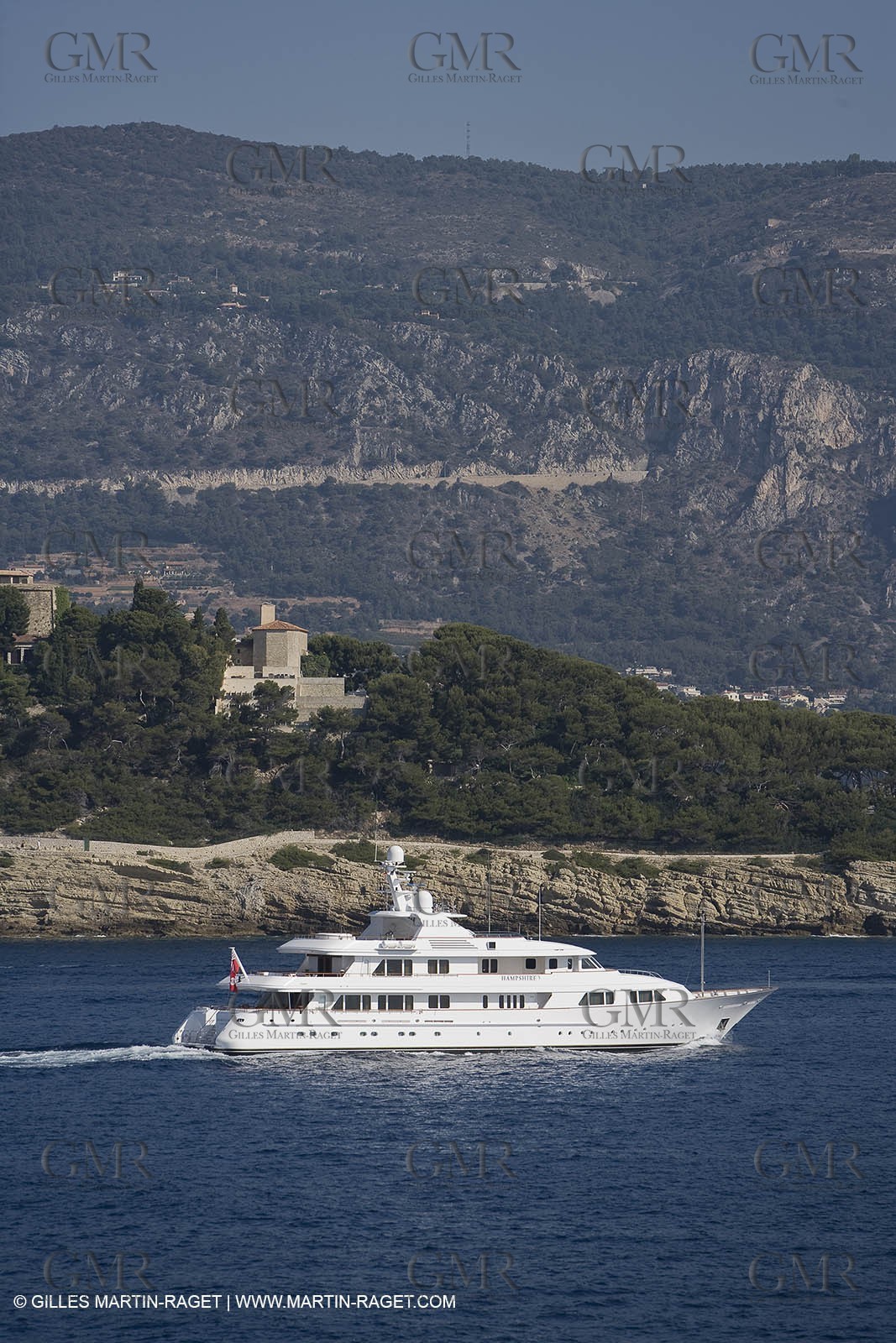 28 07 2007 - St Jean Cap Ferrat - SuperYachts - Motor Yachts - Hampshire