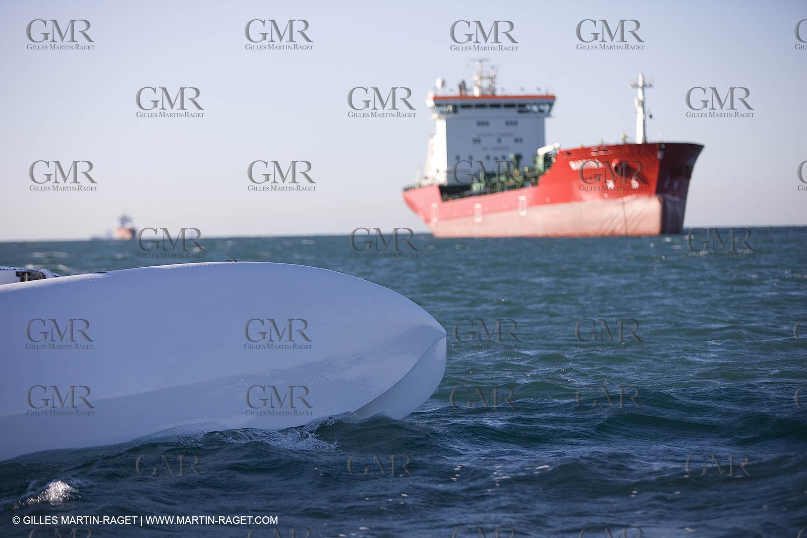 04 07 08 - Port Saint Louis du Rhône - L'Hydroptère à l' entrainement