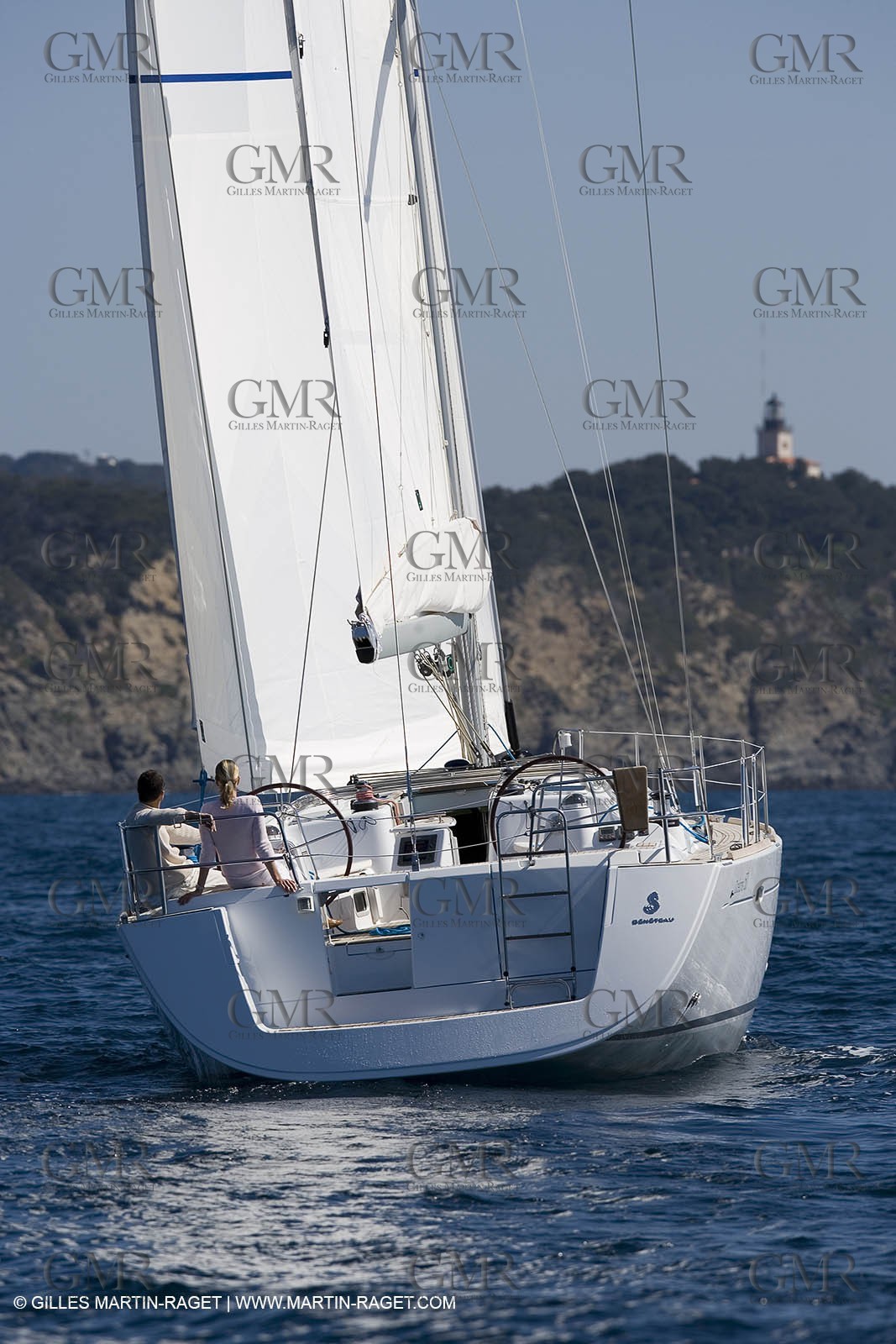 Crusing monohull sailing