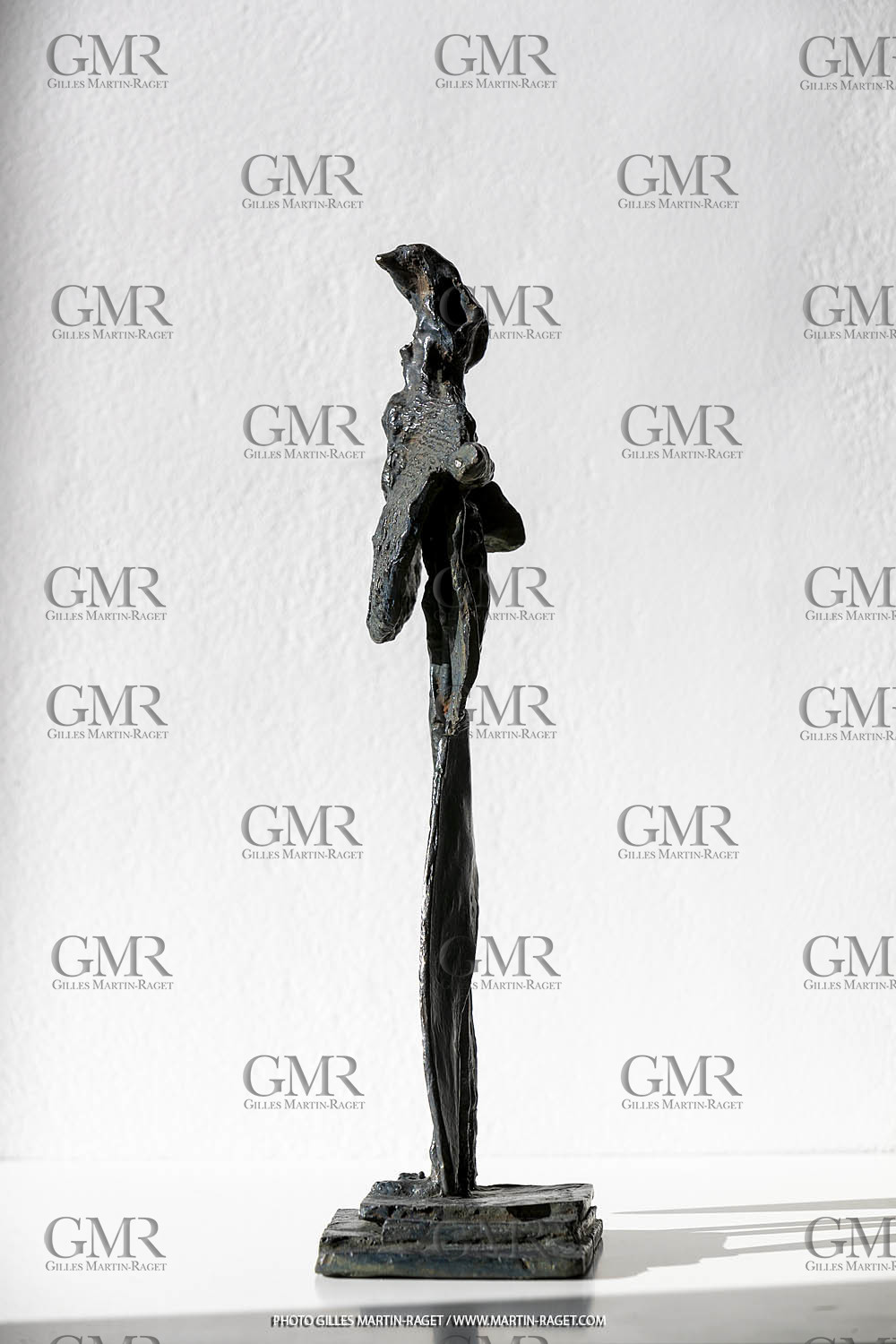 19 02 2020, Marseille, (FRA,13), Oeuvre de Germaine Richier, Homme de la nuit n°2 1954, Bronze patiné foncé, Numéroté HC2, Fondeur L. Thinot, Paris, 27,5 x 11 x 7 cm, Collection particulière