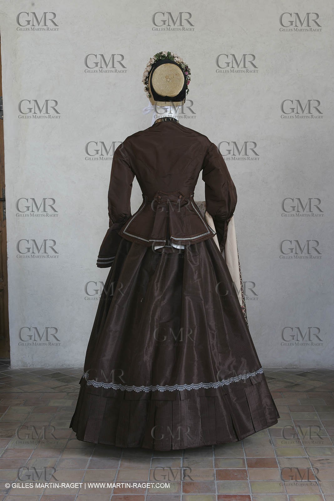 May 2004 - La Tour d'Aigues (FRA, 84) - Old costumes for women of the South exhibition