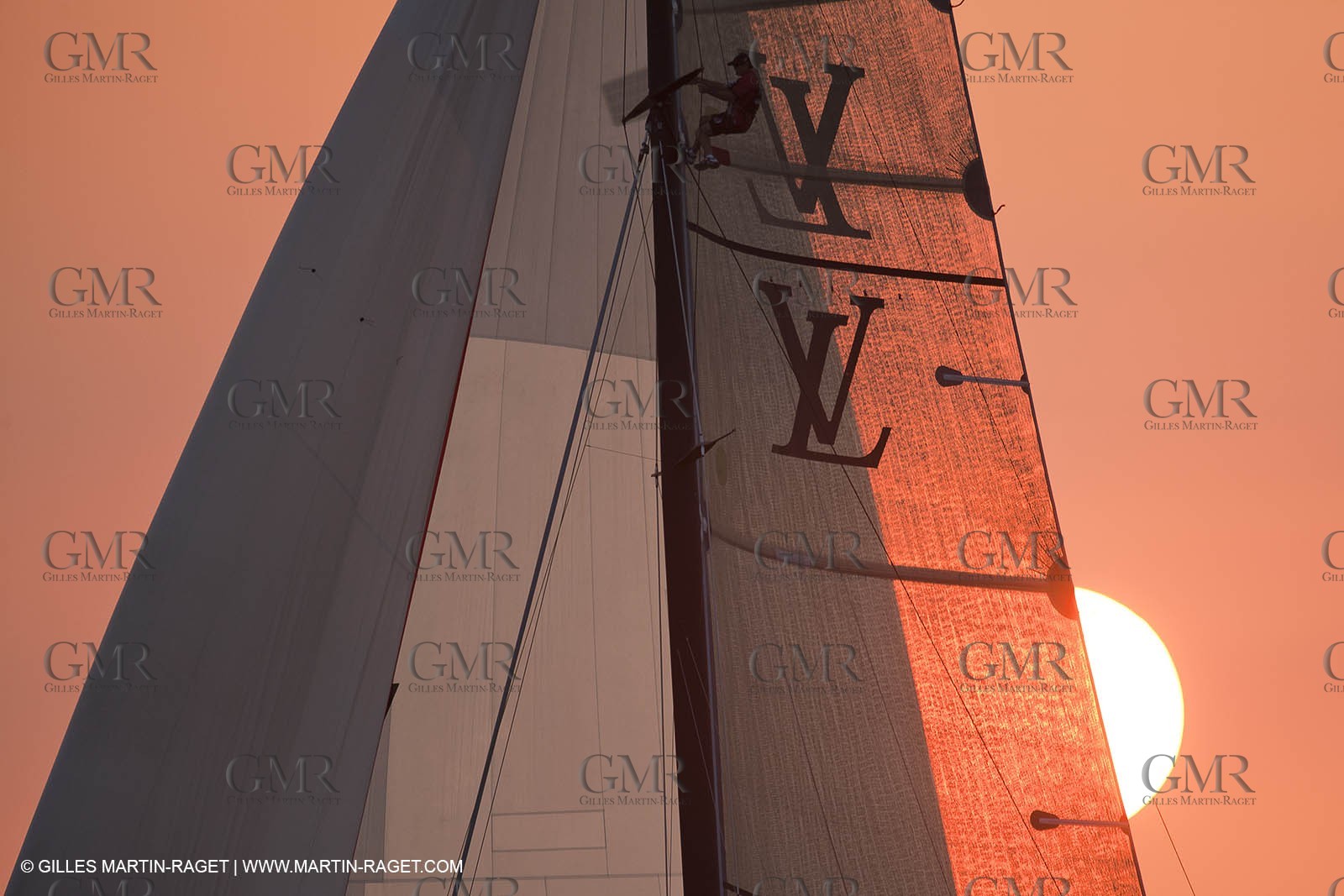 21 11 2010 - Dubai (UAE) - Dubai Louis Vuitton Trophy -  Round 2 - BMW ORACLE Racing