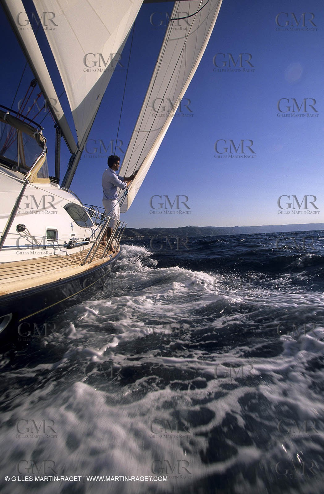 Crusing monohull sailing
