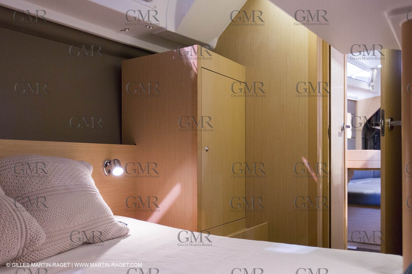 10 12 2013 - Paris (FRA,75) -Paris Boat Show - Beneteau booth