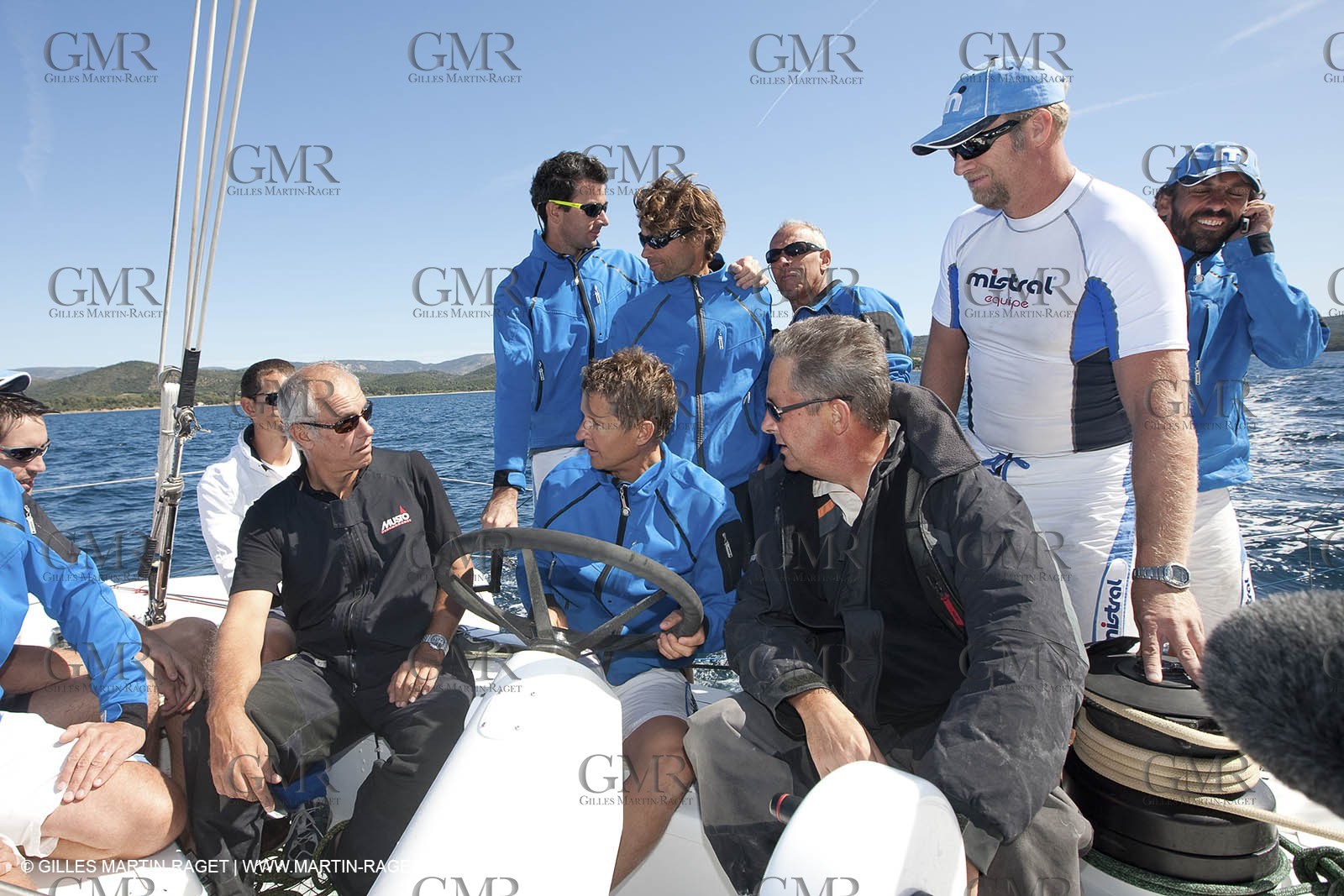 Samedi 5 septembre 2009 - Hyères (FRA, 83) - L'Hydroptère bat le record du monde de vitesse avec un run à 51,36 knts .Vice Amiral d'Escadre Yann Tainguy, Prefet Maritime de Toulon, Alain Thabaul, Hugues Parant, prefet du var, à bord