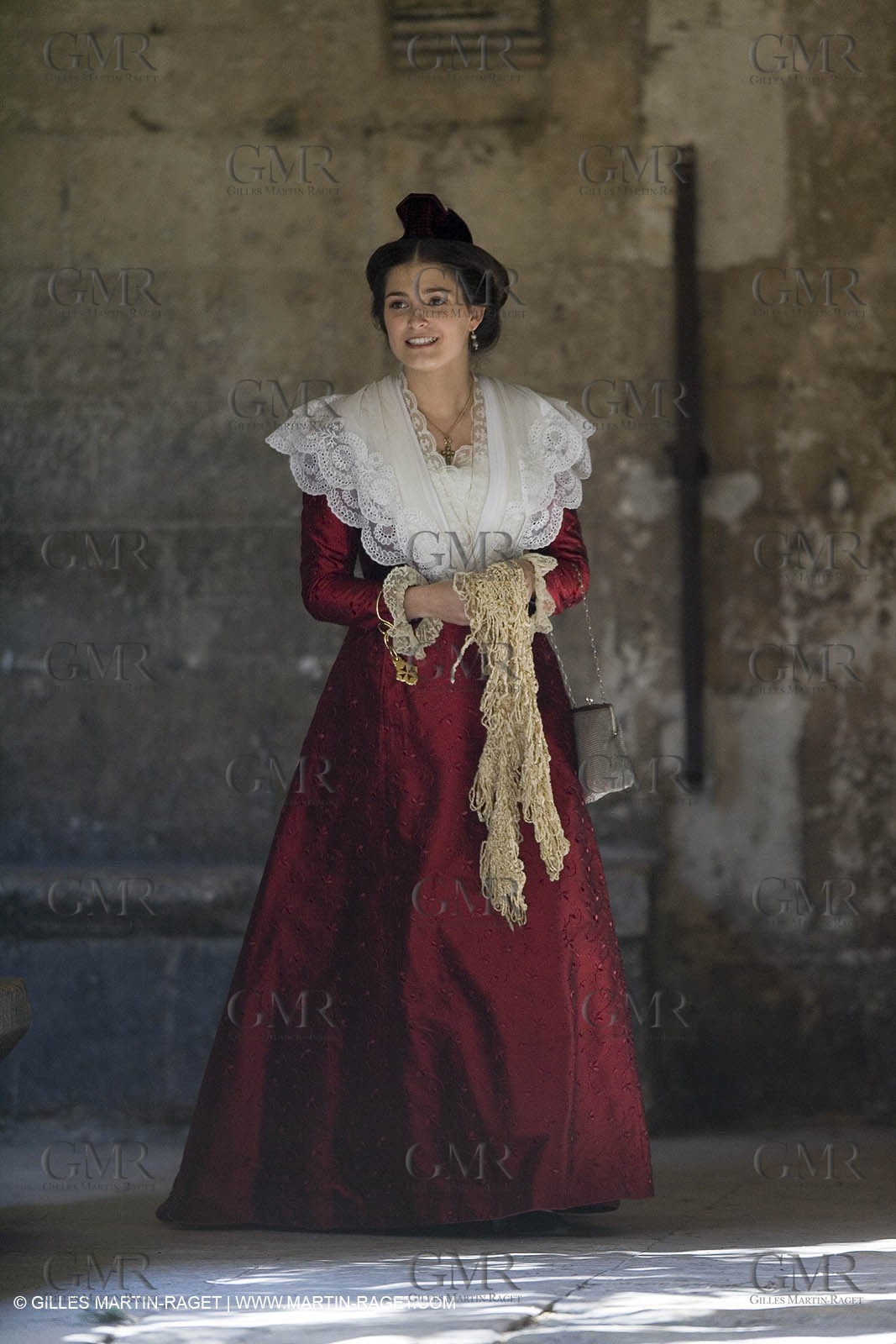 10 03 2007- Arles (FRA, 13) - Queen of arles and her assistants