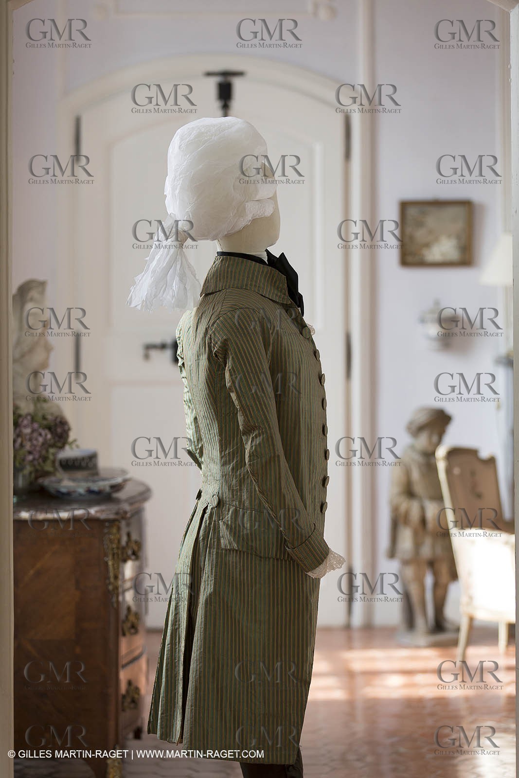 31 10 2013 - Ansouis (FRA,84) - Ansouis castle - Costumes of the exhibit Men costumes