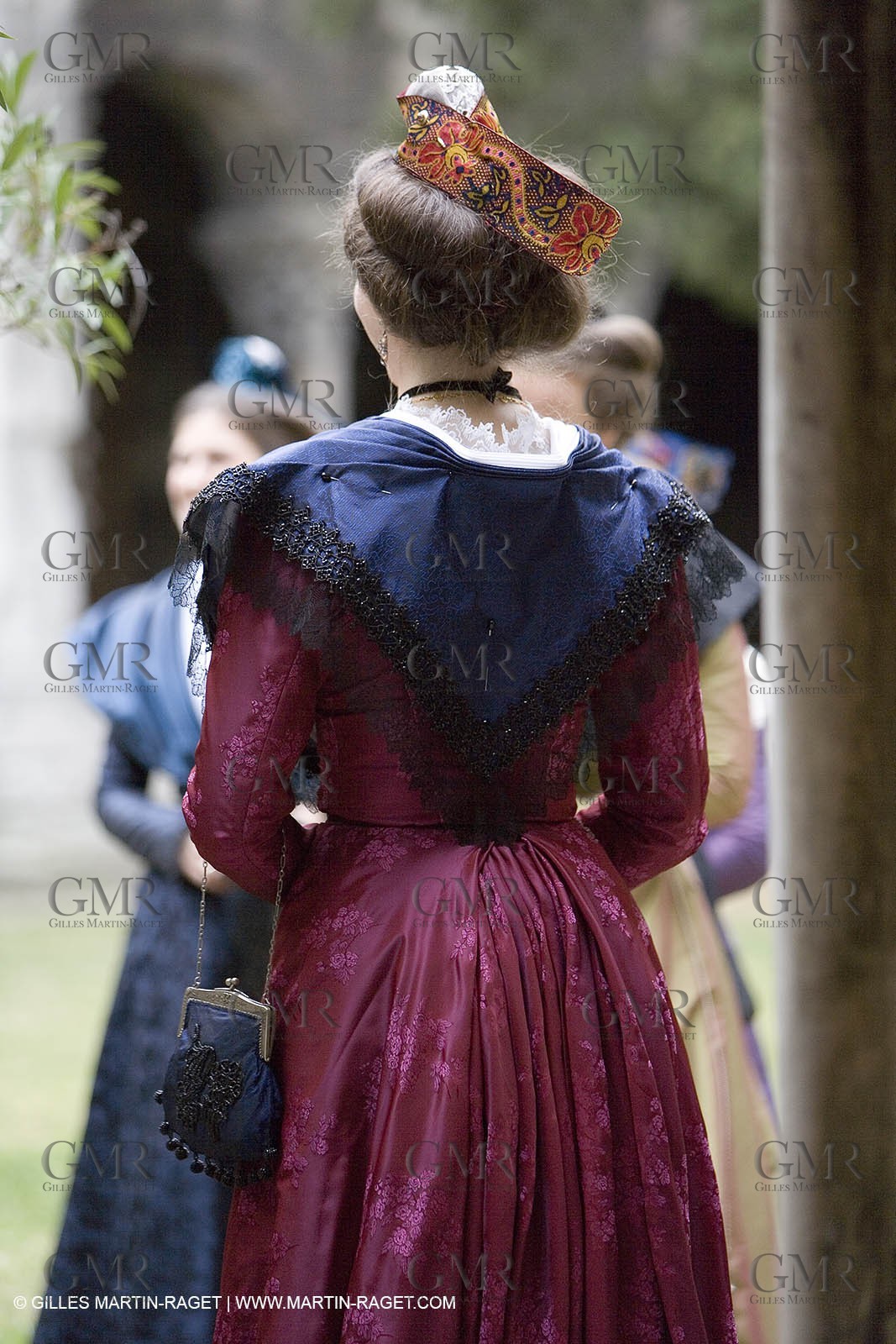 04 03 2007 - Arles - Queen of Arles and her assistants - winter costume trials