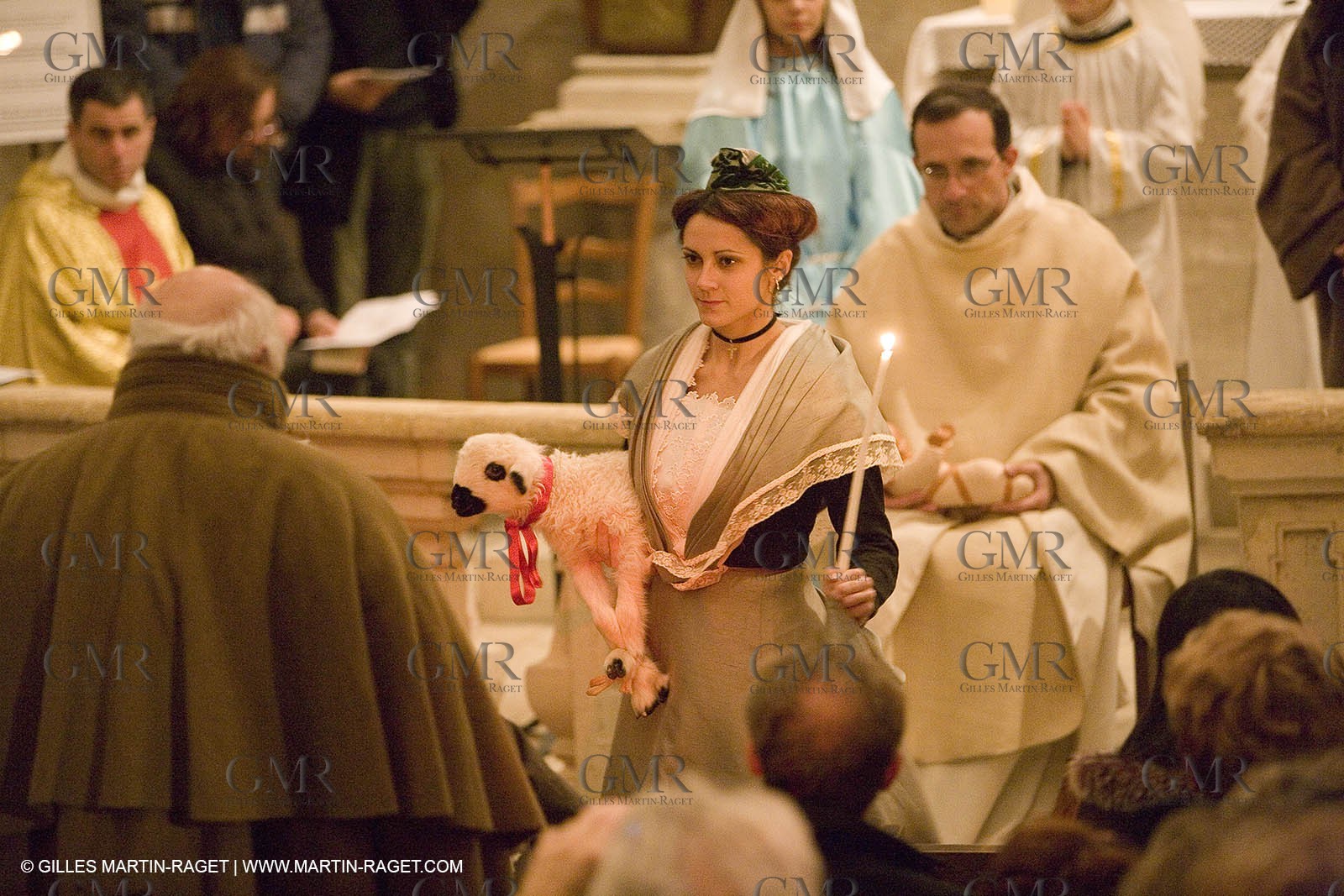 24 12 2006 - Les Baux de Provence - Christmas eve - Midnight mass with vivid crib and traditional procession in Saint Vincent Church.