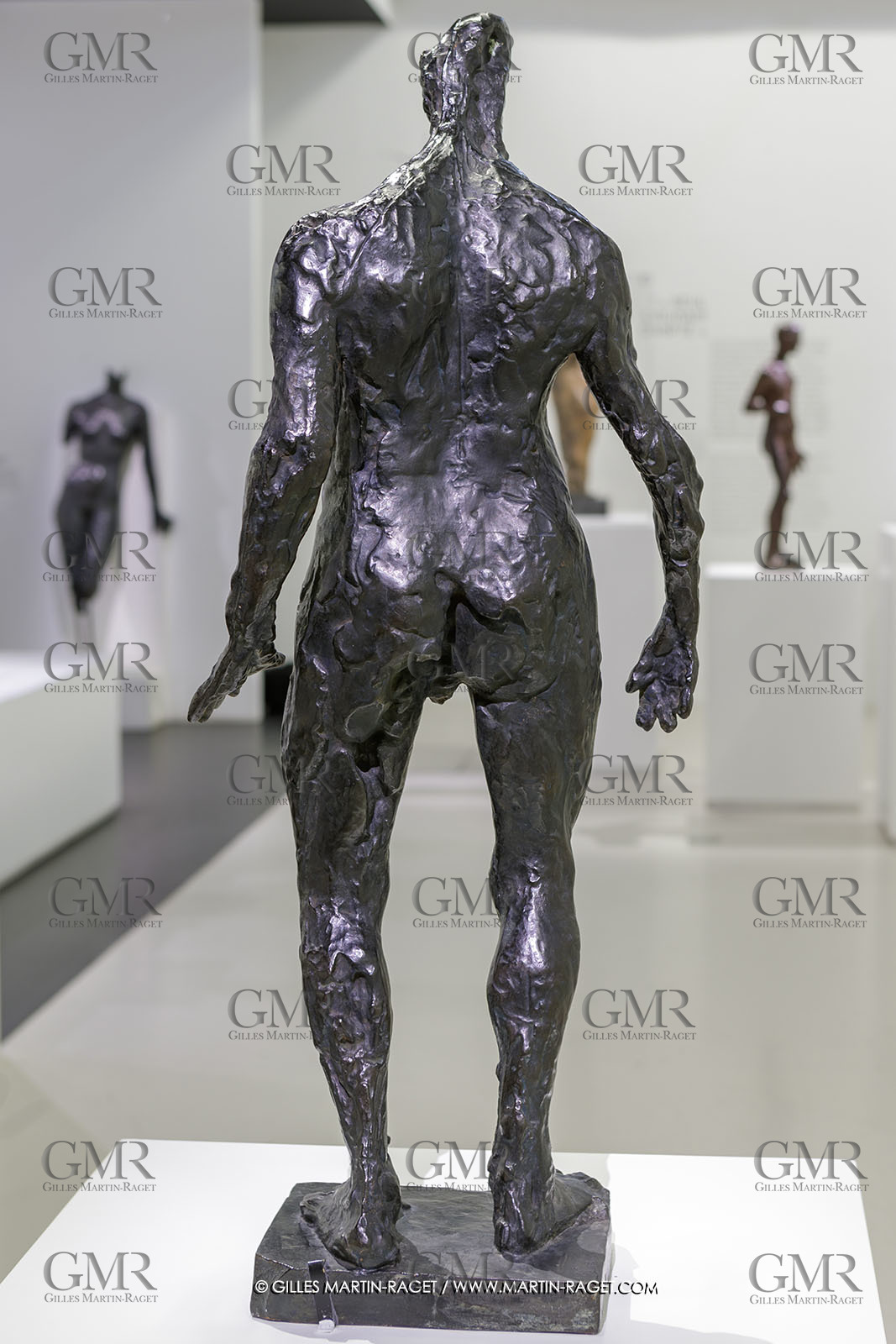 02 05 2023, Paris (FRA), oeuvre de Germaine Richier, Exposition Centre Pompidou 2023, L'Homme qui marche, 1945, Bronze patiné foncé, épreuve d'exposition, fondeur : L. Thinot, Paris, Centre Pompidou, Musée National d'Art Moderne de Paris, don, 2021