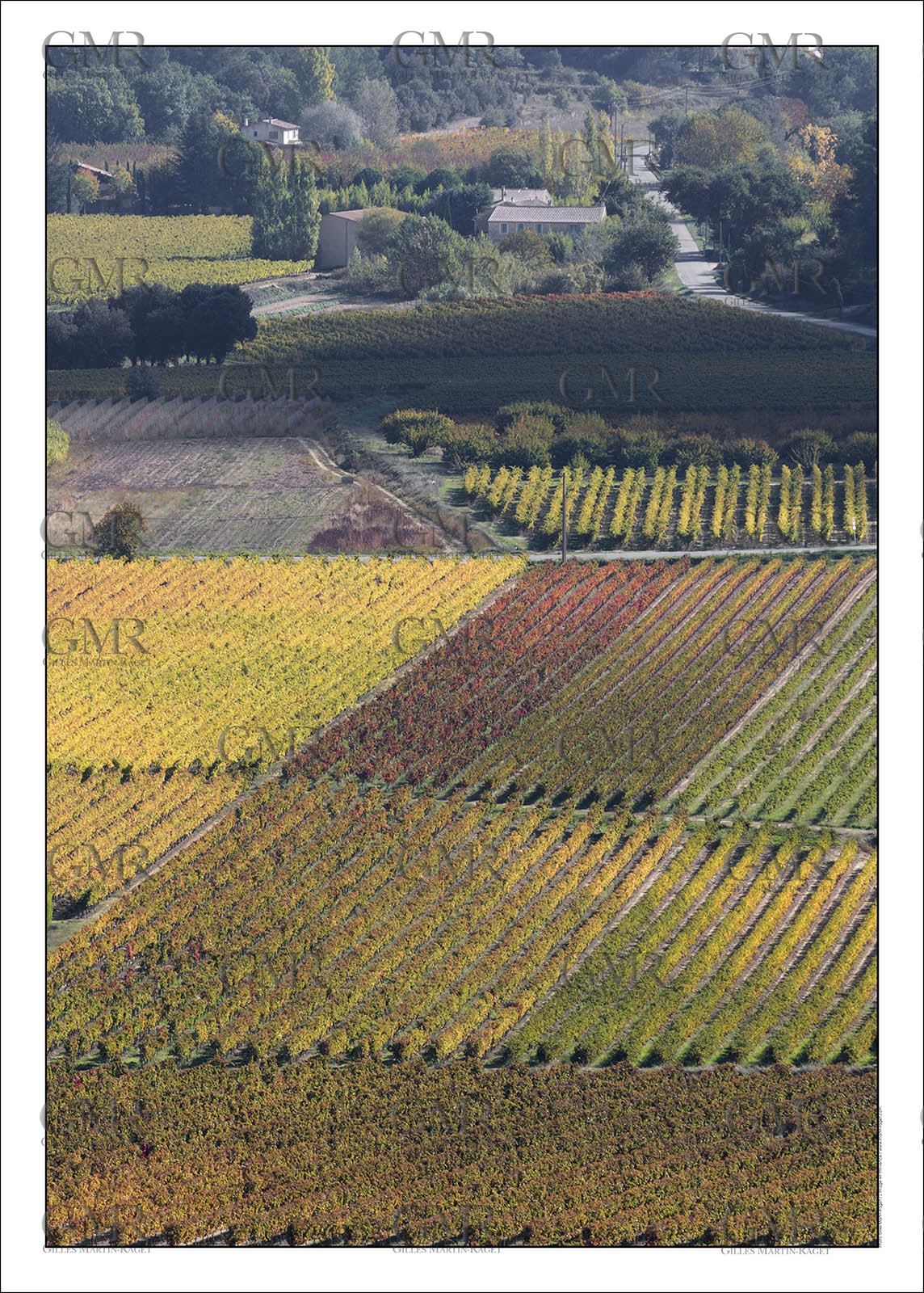 Produit : Tirage photo réalisé par nos soins sur imprimante jet d'encre professionnelle Epson à partir de 8 encres ultrachrome inaltérables (label Digigraphie).Formats au choix : . 30x40 cm. 50x70 cm. 80x120 cm.Choix des papiers :. Papier standard brillant 250 gr., filet noir, marge blanche, tirage non signé. Papier haut de gamme satiné 290 gr. filet noir, marge blanche, tirage vérifié et signé par l'auteur.. Autres supports (canvas, acrylique, dibond) sur demandeConditionnement : tube cylindrique renforcé.Options pour l'expédition : . colissimo + dépôt boîte aux lettres (France uniquement). Colissimo avec signature à réception. Transporteur express (2 jours ouvrés) avec signature à réceptionCliquez sur caddie pour sélectionner votre formule et démarrer la procédure de commande en ligne